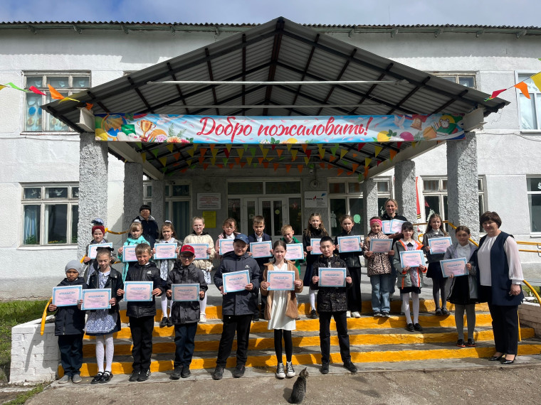 Сегодня наша школа провожала учебный год!.